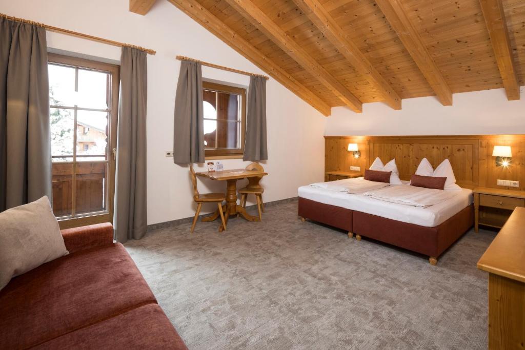 Postel nebo postele na pokoji v ubytování Gasthaus Jakober