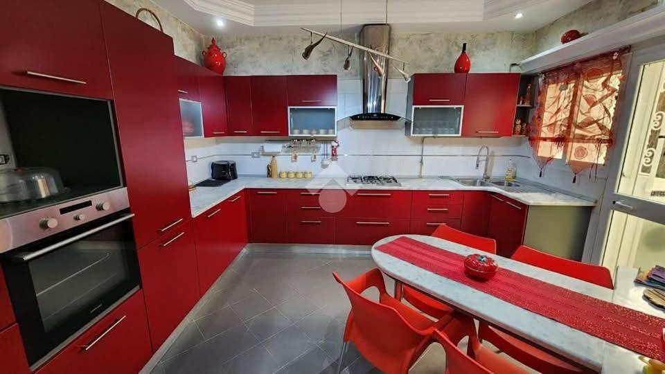 Kuchyň nebo kuchyňský kout v ubytování Villa ennozha