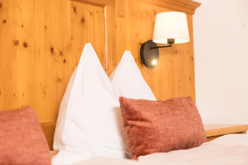 Postel nebo postele na pokoji v ubytování Gasthaus Jakober