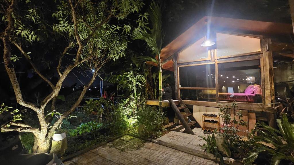 AK Homestay - Motorbike Rental - Peaceful Stay in Cao Bang - Zimmer Mit Queensize-Bett Und Gartenblick