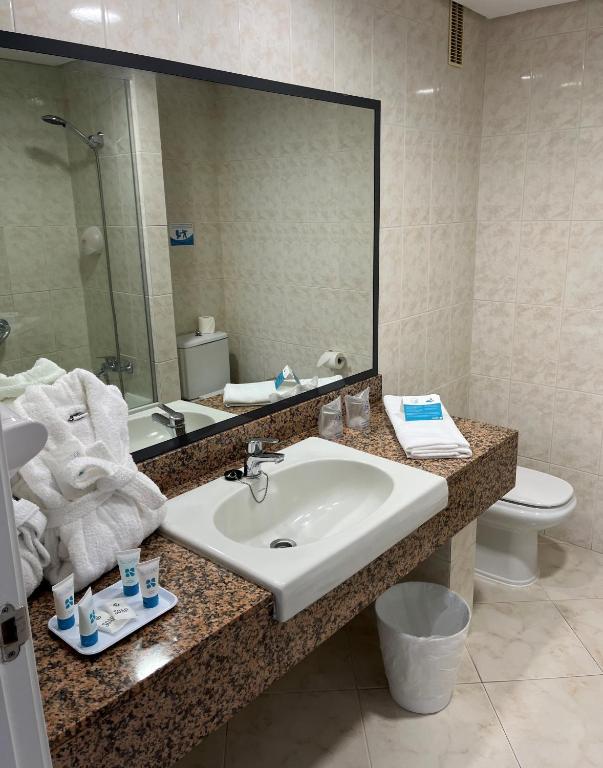Vannas istaba naktsmītnē Complejo BLUESEA Puerto Resort compuesto por Hotel Canarife y Bonanza Palace
