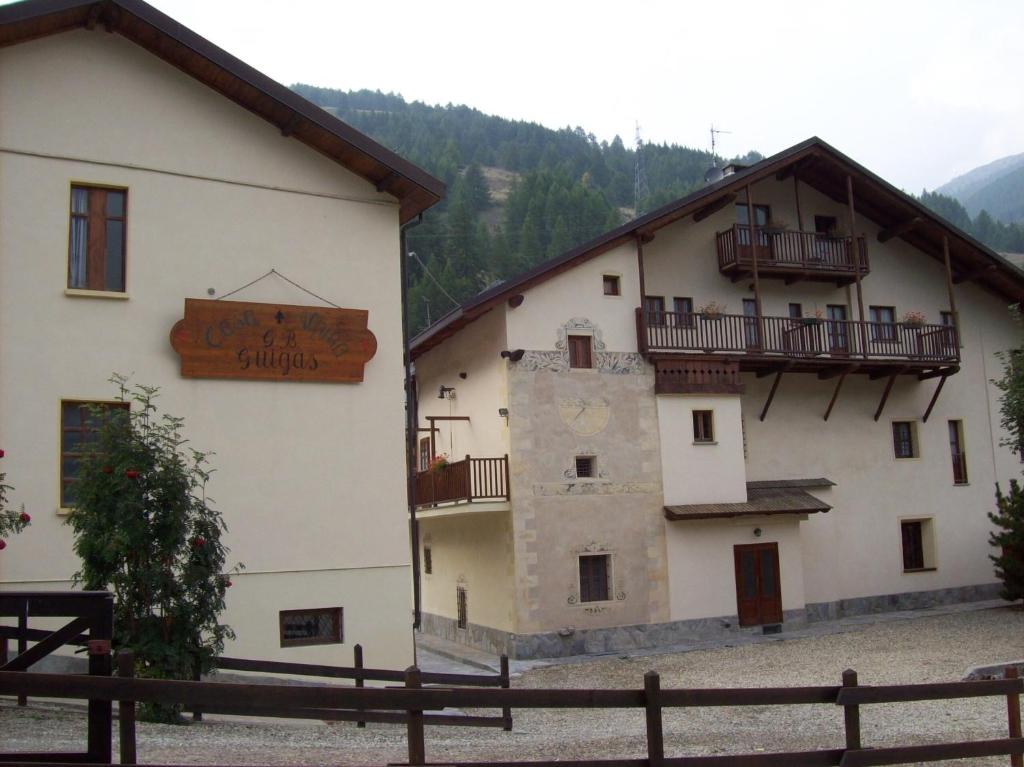 Nespecifikovaný výhled na hory nebo výhled na hory při pohledu z hotelu