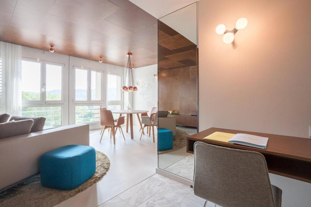 Posezení v ubytování EMA House Hotel Suites