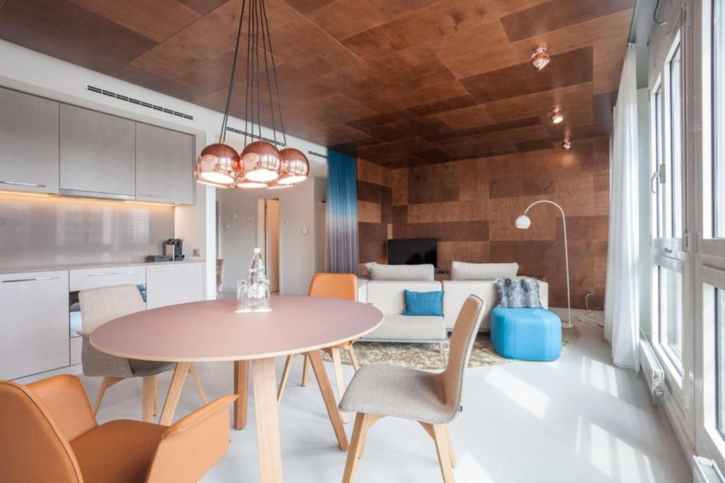 Kuchyň nebo kuchyňský kout v ubytování EMA House Hotel Suites