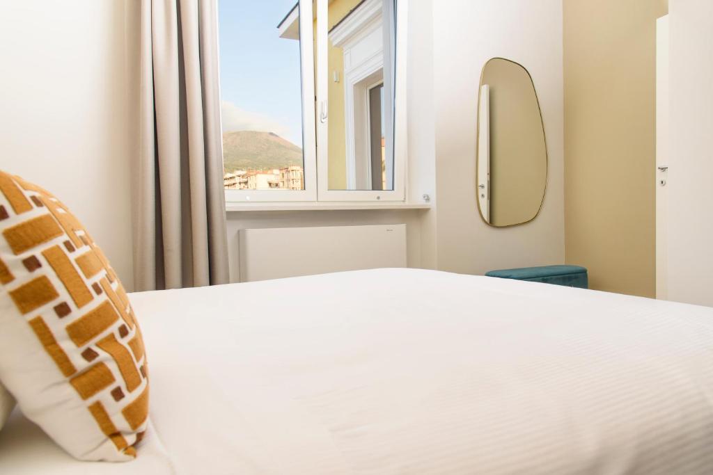 Postel nebo postele na pokoji v ubytování Vesuvius Palace Aparthotel