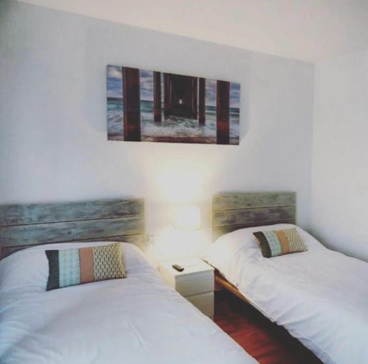 Кровать или кровати в номере Aloka rooms Sopela