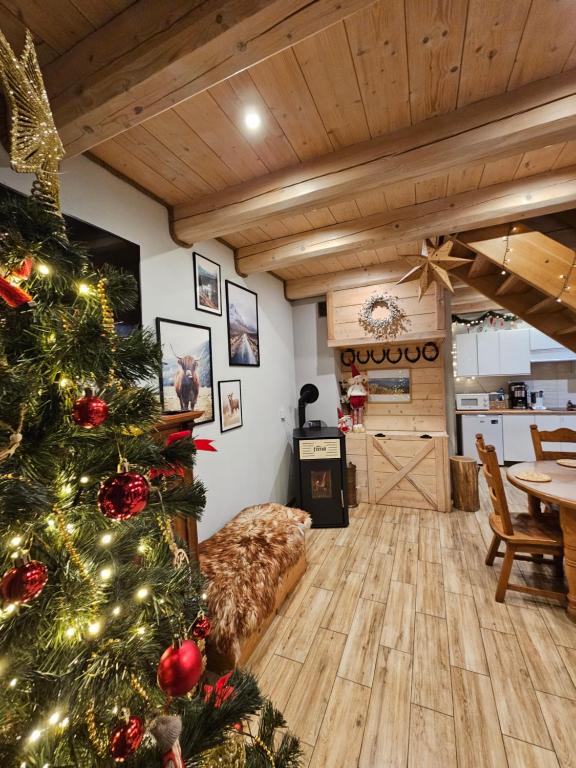 Reštaurácia alebo iné gastronomické zariadenie v ubytovaní Domek Drwala k. Karpacza