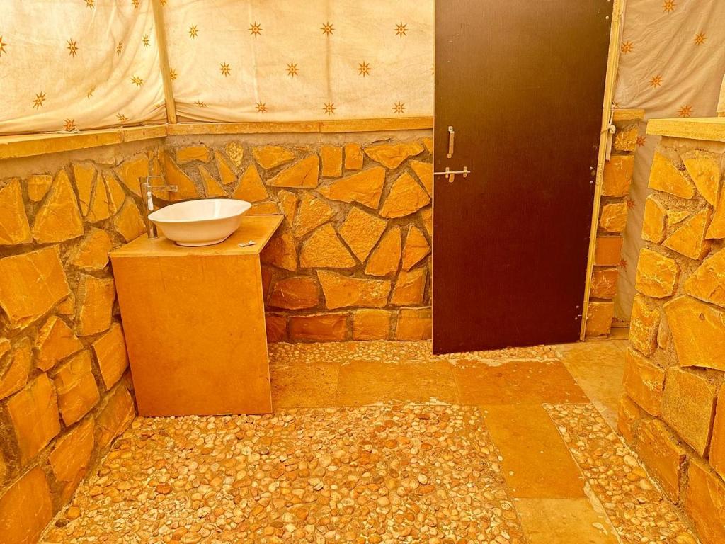 Vannituba majutusasutuses Raghav Resort