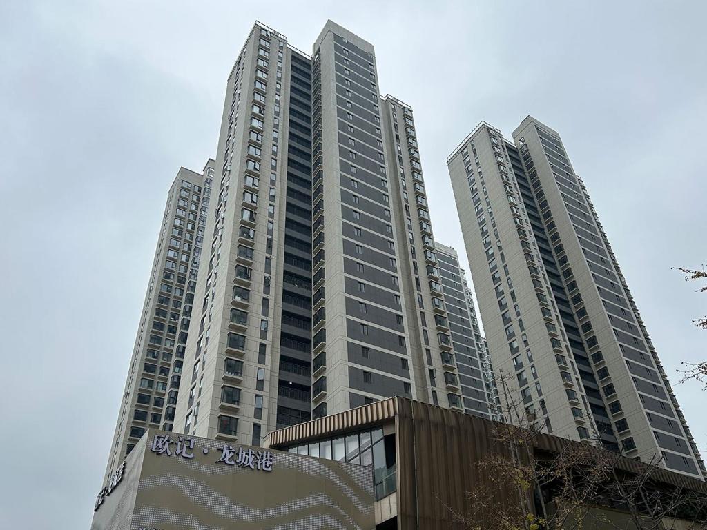 Annie 2704-only 260 metres from Metro Line 2 Exit C of BeiChun 