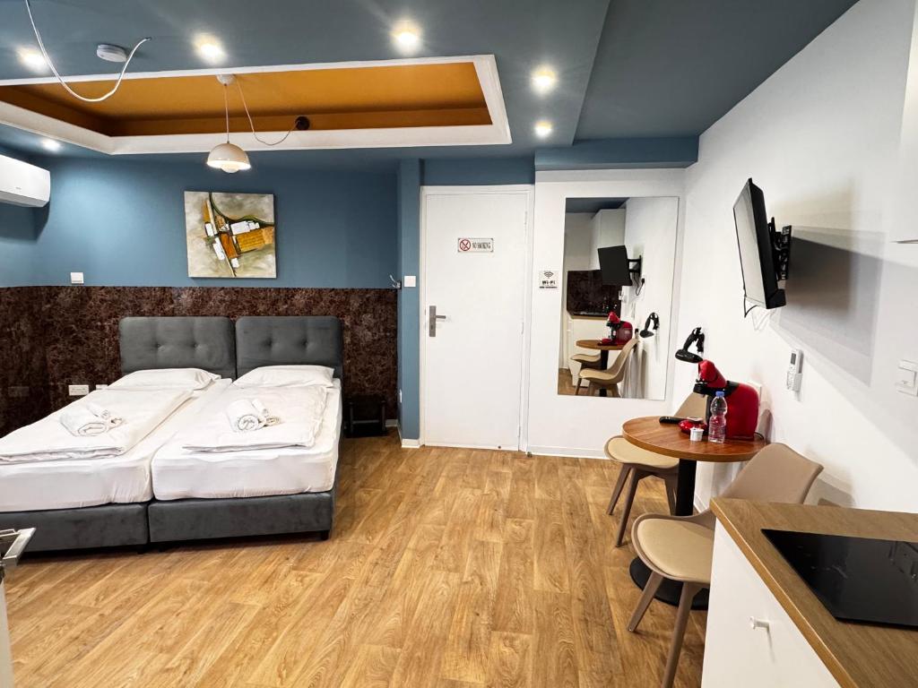 Modern Studio Nr6 private Kitchenette and Bathroom