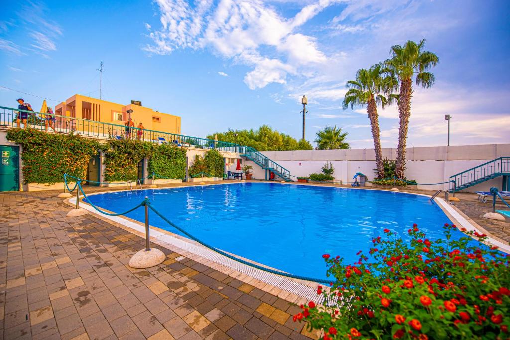 Bazén v ubytování Costa del Salento - CDSHotels nebo v jeho okolí