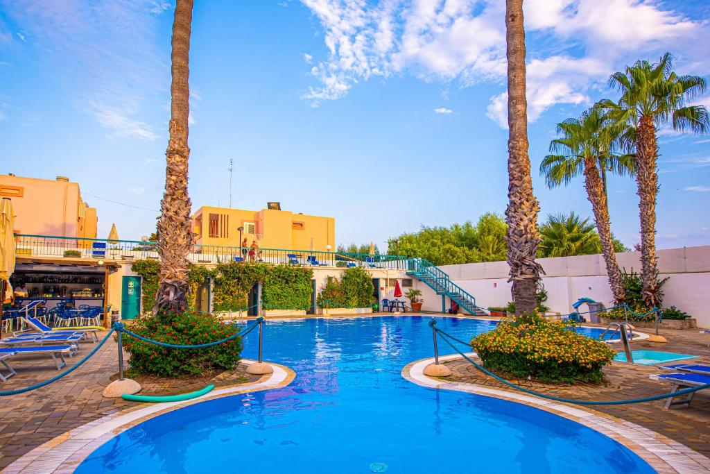 Bazén v ubytování Costa del Salento - CDSHotels nebo v jeho okolí