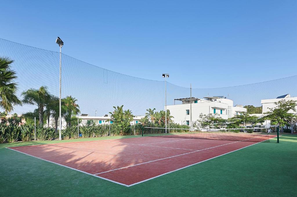 Tenis a/nebo squash v ubytování Costa del Salento - CDSHotels nebo okolí
