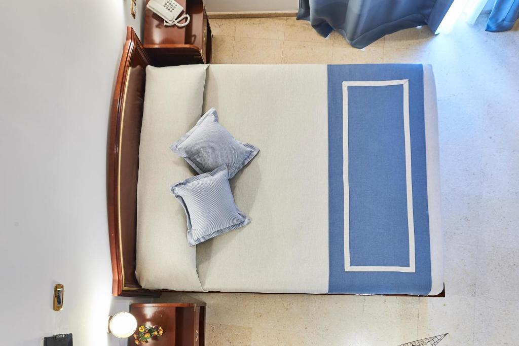 Postel nebo postele na pokoji v ubytování Corte Di Nettuno - CDSHotels