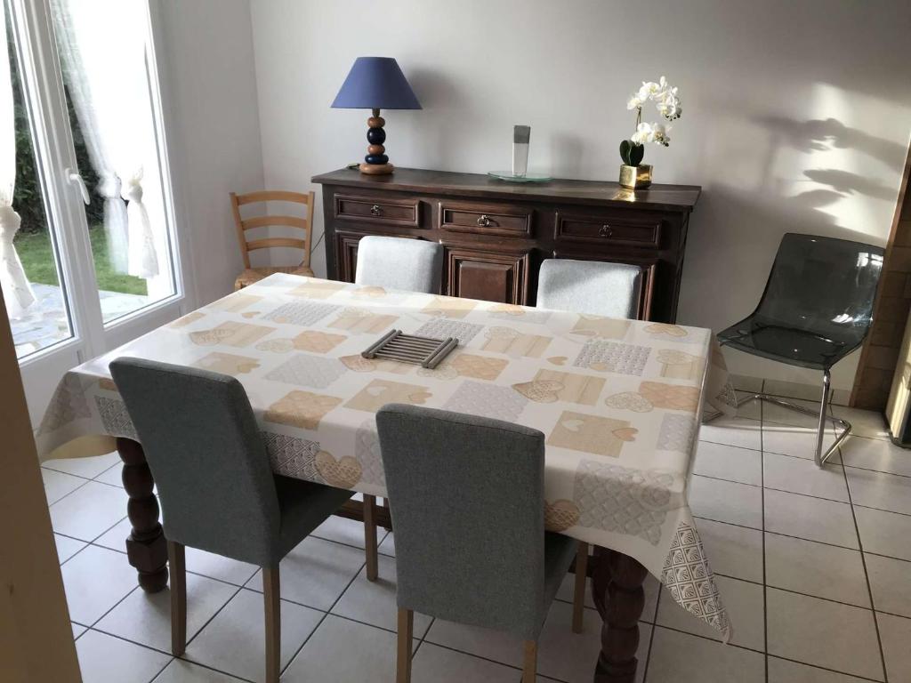 Posedenie v ubytovaní Maison avec jardin, à 600m de la mer à TREGASTEL Réf - 57