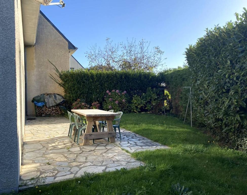 Vonkajšia záhrada v ubytovaní Maison avec jardin, à 600m de la mer à TREGASTEL Réf - 57