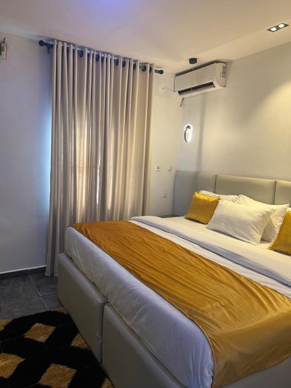Postel nebo postele na pokoji v ubytování Florence Hotel and suites