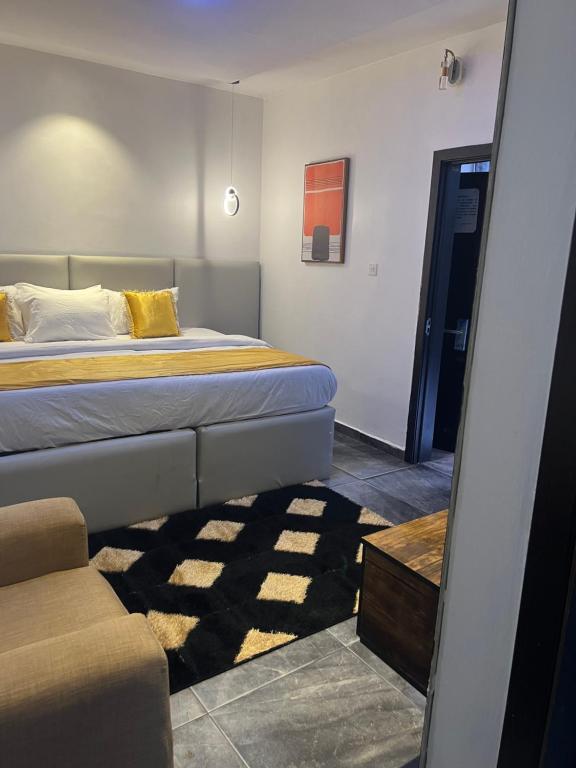 Postel nebo postele na pokoji v ubytování Florence Hotel and suites
