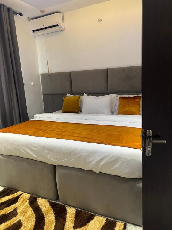 Postel nebo postele na pokoji v ubytování Florence Hotel and suites