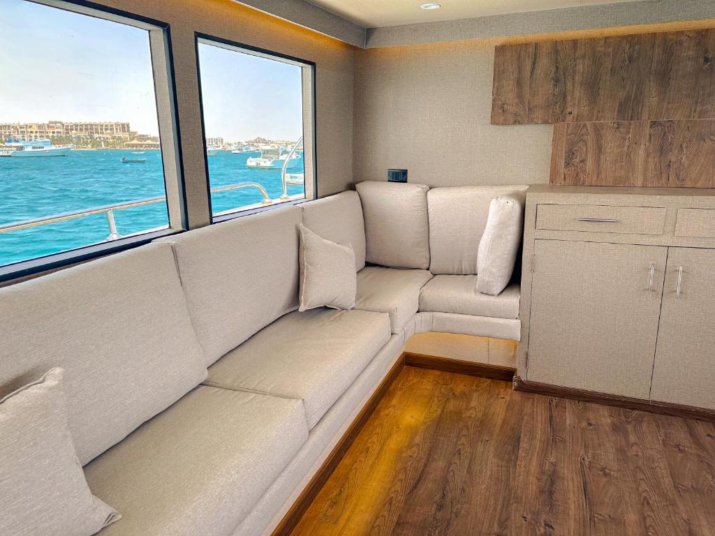 Posezení v ubytování Edan Storm Yacht