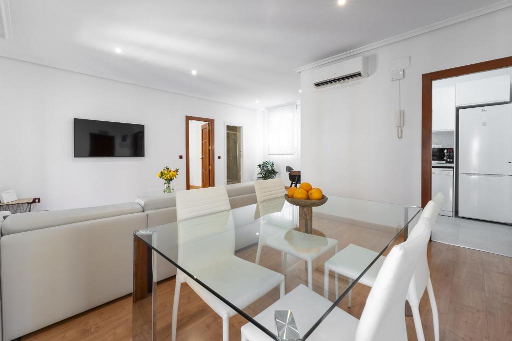 TV a/nebo společenská místnost v ubytování Madrid Centric Suites