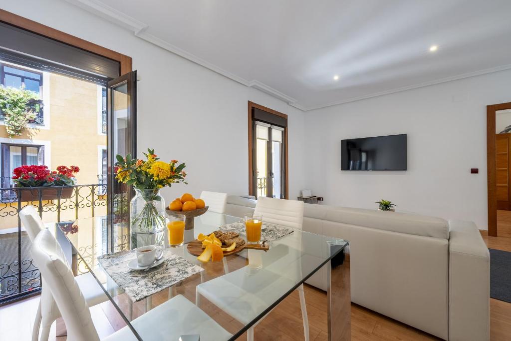 TV a/nebo společenská místnost v ubytování Madrid Centric Suites
