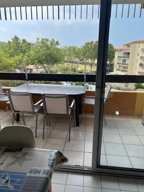 Balkón alebo terasa v ubytovaní SOPRALAND Joli T2 avec cabine piscine proche plage Richelieu Cap d Agde
