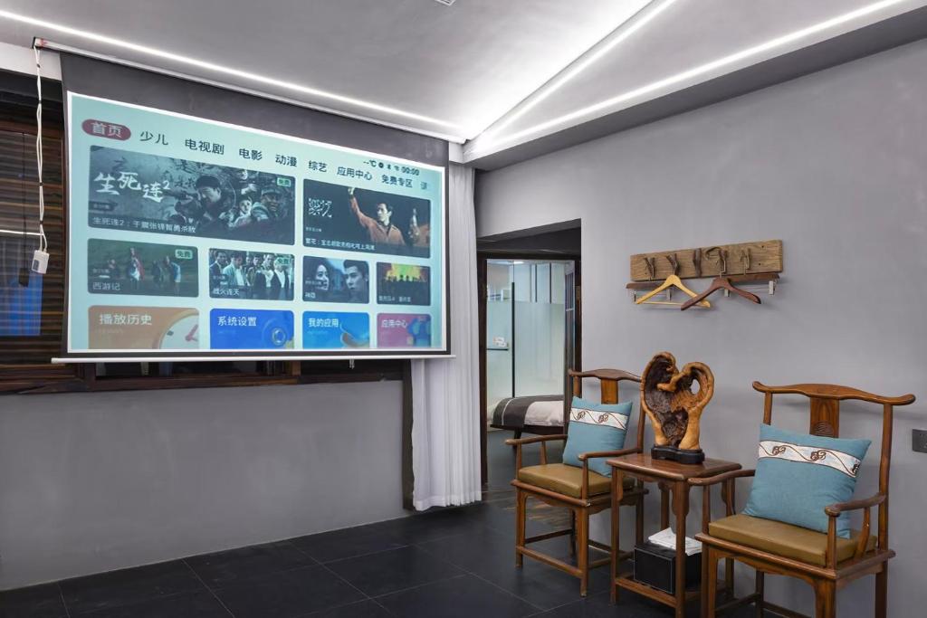 Uma televisão e/ou sistema de entretenimento em Xitang Overnight Garden B&B