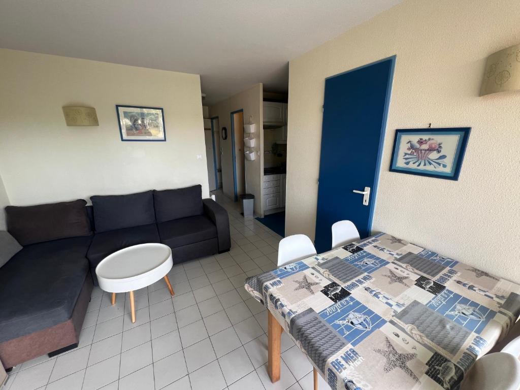 Posteľ alebo postele v izbe v ubytovaní SOPRALAND Joli T2 avec cabine piscine proche plage Richelieu Cap d Agde