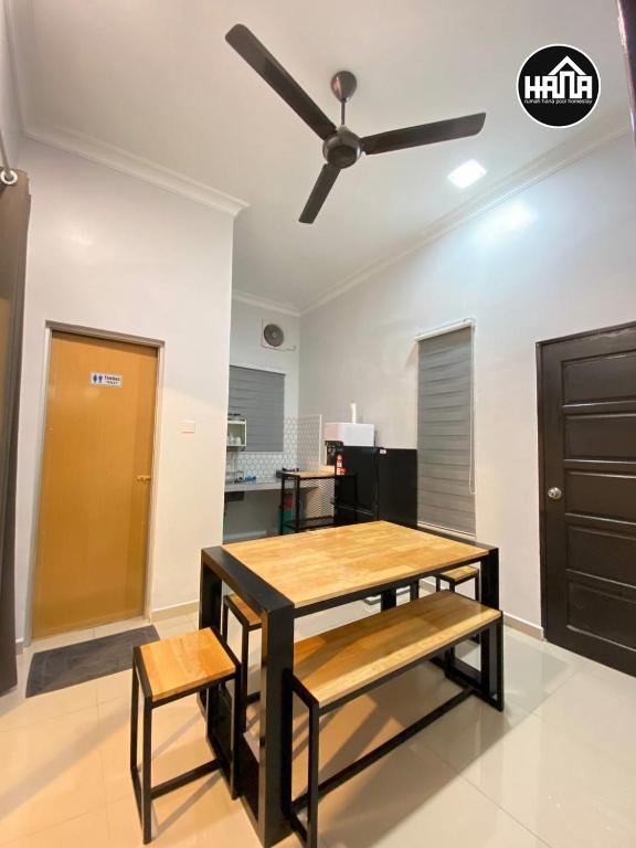 Kuchyň nebo kuchyňský kout v ubytování Rumah Hana Sekinchan - Mslim0nly