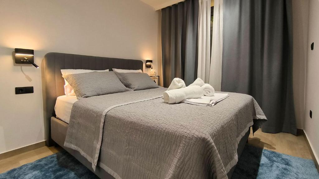 Postel nebo postele na pokoji v ubytování Dk Luxury Studio Xanthi