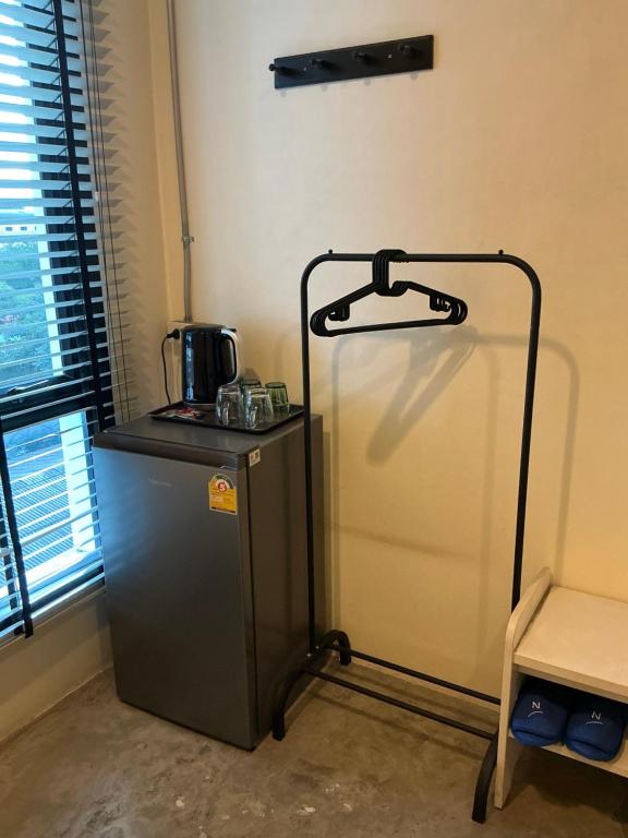 Udee Bangkok Hostel - Zweibettzimmer Mit Eigenem Externen Bad