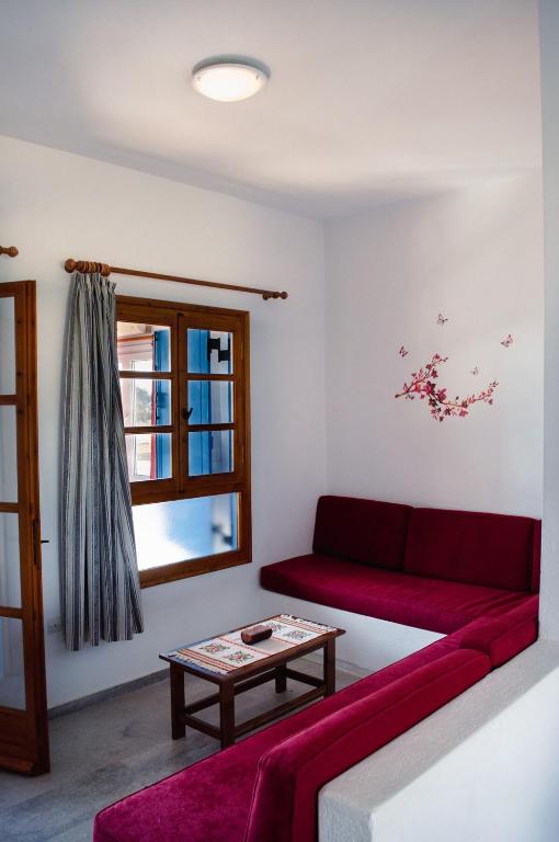A seating area at Moonlight Kastraki beach house