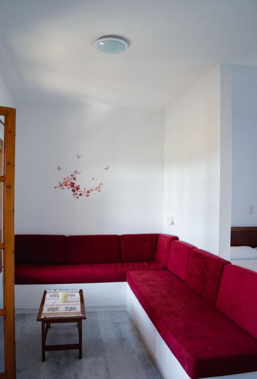 A seating area at Moonlight Kastraki beach house