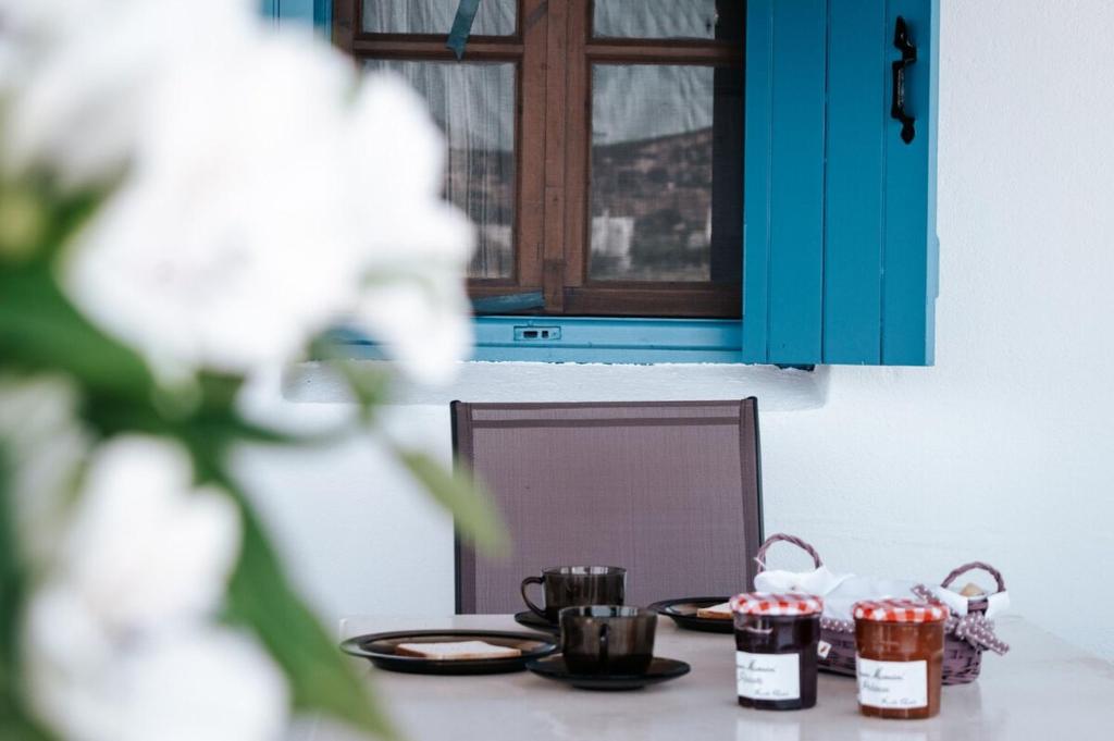 A kitchen or kitchenette at Moonlight Kastraki beach house
