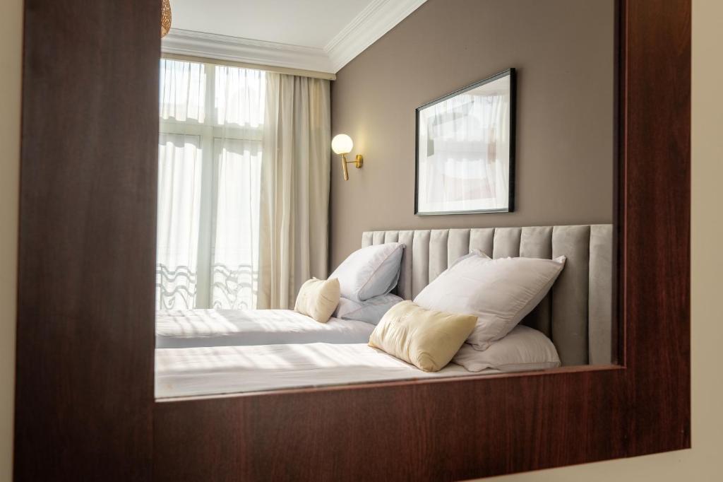 Postel nebo postele na pokoji v ubytování 1842 - 2br Serviced Apartment - Central