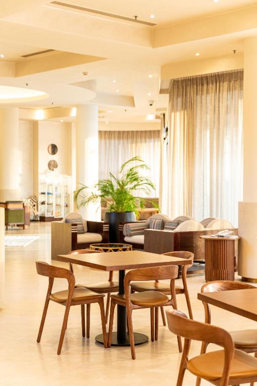 Majestic Cove Hotel - Formerly Le Méridien Fairway - Resim 32