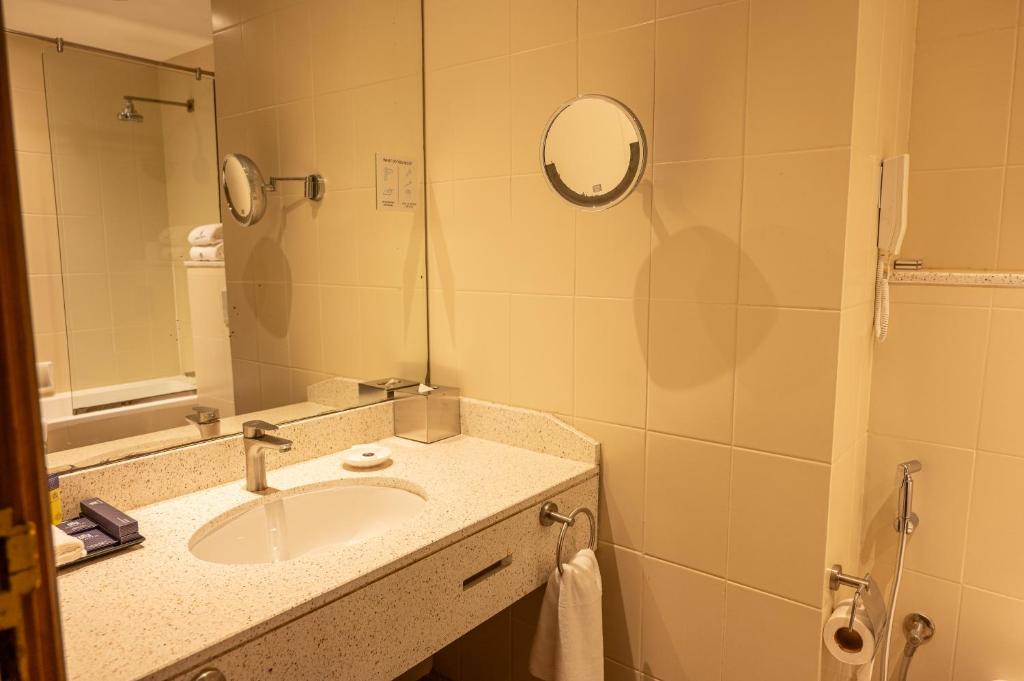 Majestic Cove Hotel - Formerly Le Méridien Fairway - Resim 33