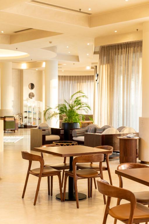 Majestic Cove Hotel - Formerly Le Méridien Fairway - Resim 39