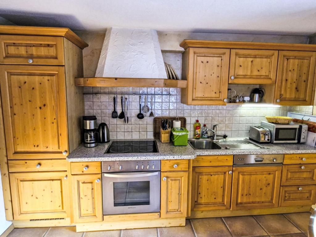A kitchen or kitchenette at Apartment Haflingerhof Almrose by Interhome