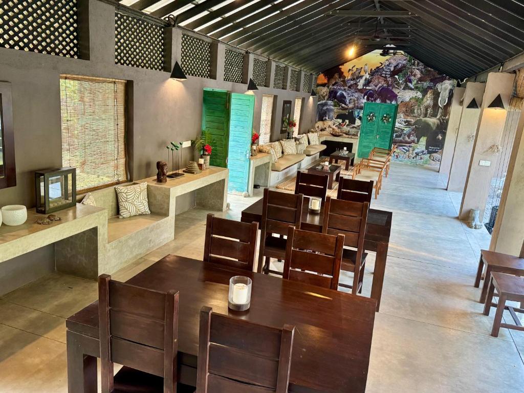 Restaurace v ubytování Yala Villa