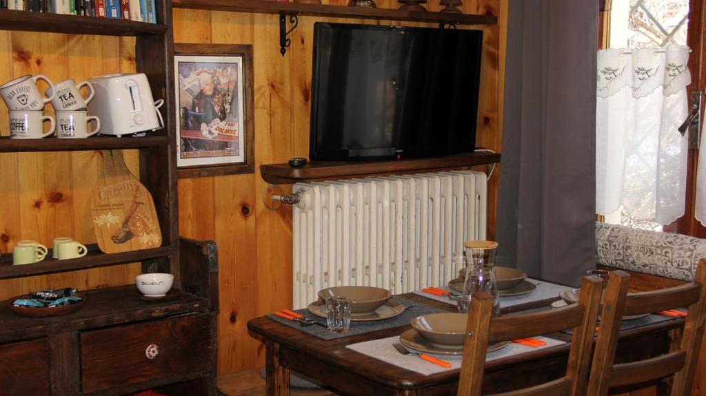 TV a/nebo společenská místnost v ubytování Apartment Les Guides