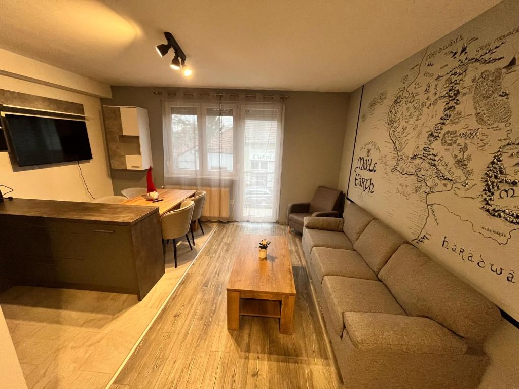 Rédiapartmanok - Two-Bedroom Apartment With Balcony