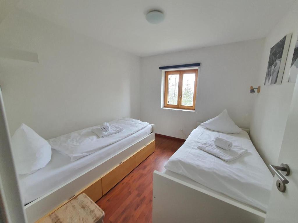Postel nebo postele na pokoji v ubytování Apartment Tgesa Grischa by Interhome