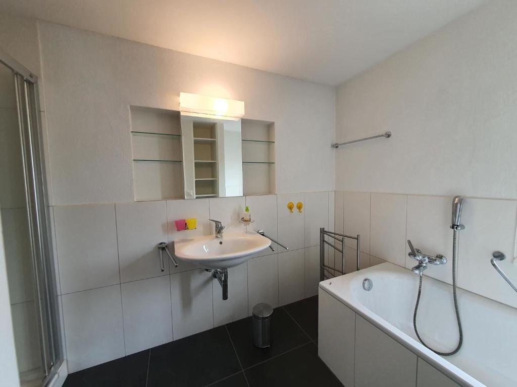Koupelna v ubytování Apartment Tgesa Grischa by Interhome