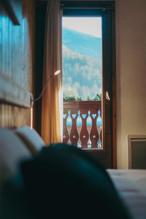 Postel nebo postele na pokoji v ubytování Auberge chez Mado et Augusta