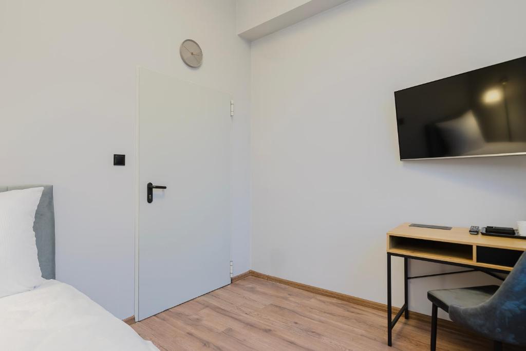 TV a/nebo společenská místnost v ubytování Hala Hostel - Pokoje na wyłączność tuż przy Dworcu Gdynia
