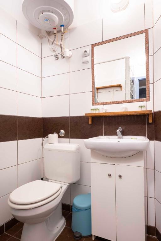 Kúpeľňa v ubytovaní Quiet Cozy Apartment in Party Street e1