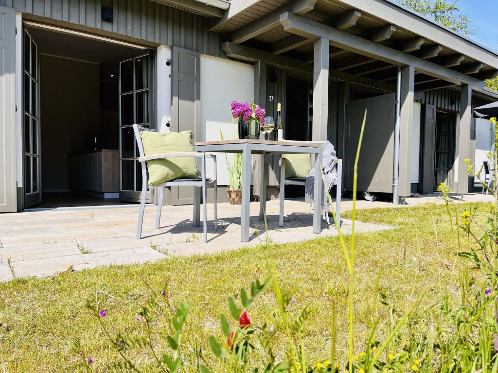 Κήπος έξω από το Ferienhaus Bodden Hus 27 Feriendorf Klein Stresow Rügen by ruyastay