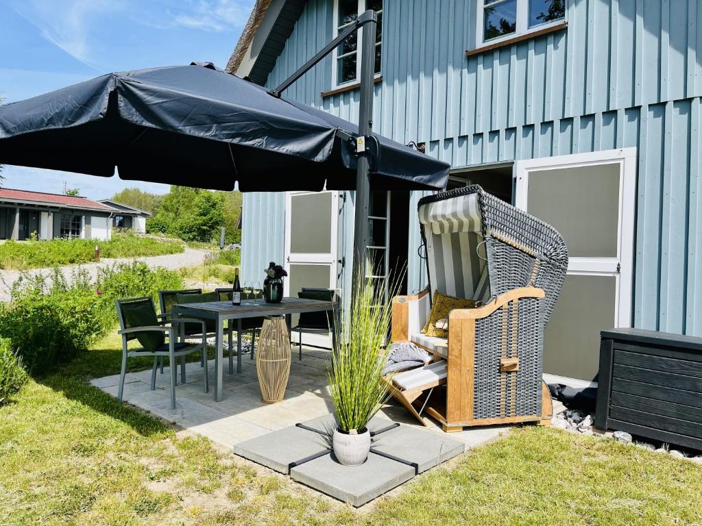 En have udenfor Ferienhaus Blaumeise Feriendorf 06 Klein Stresow Rügen by ruyastay